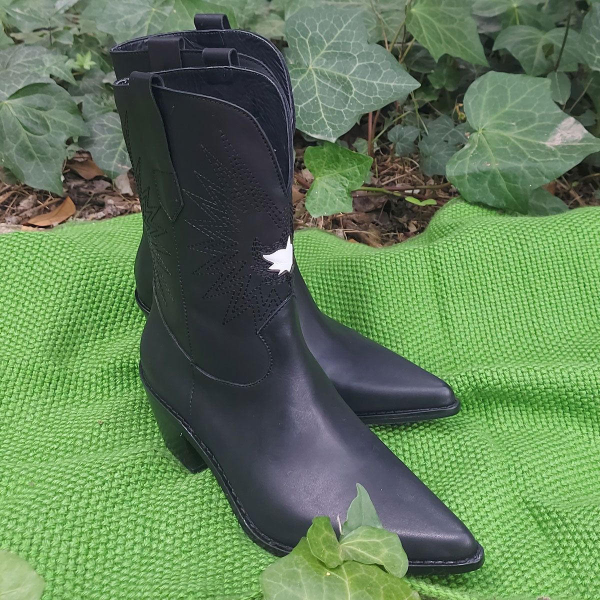Botas Texanas de Cuero para Mujer con Bordado y Detalles Gastados Quica Catedral