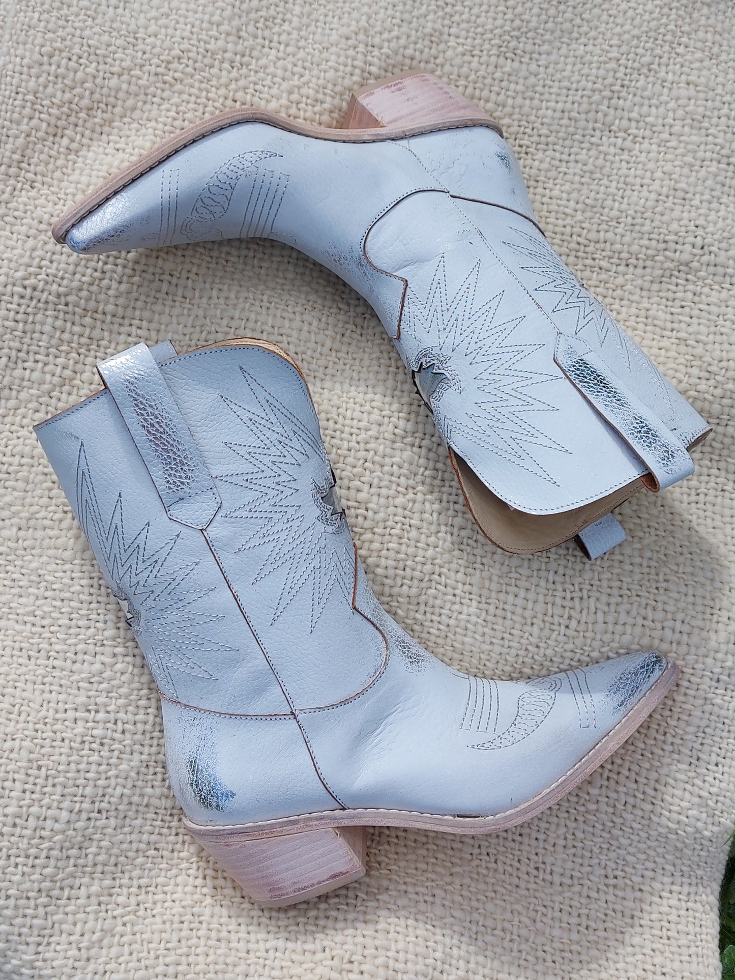 Botas Texanas de Cuero para Mujer con Bordado y Detalles Gastados Quica Catedral