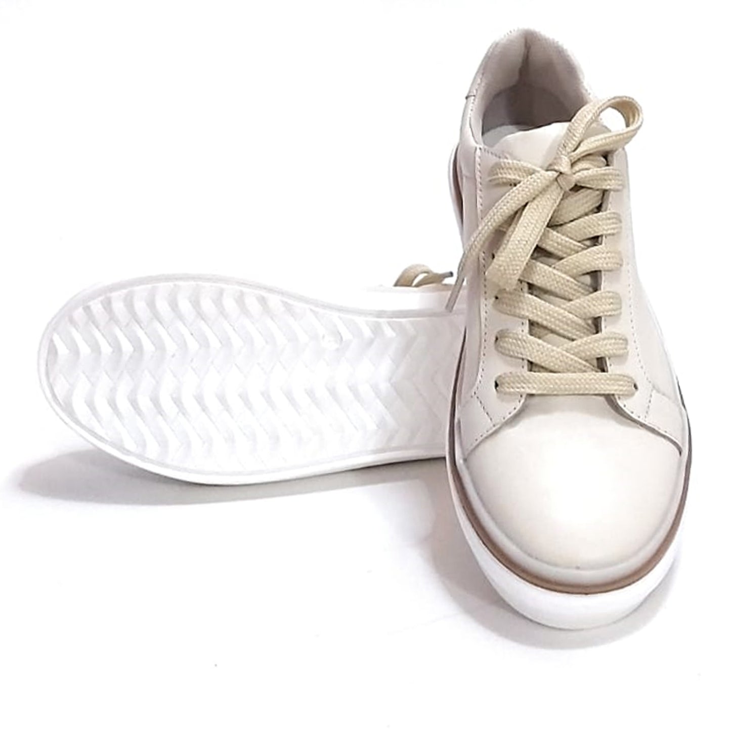 Baskets plates en cuir véritable blanc cassé pour femmes - Quica Maruja faites à la main