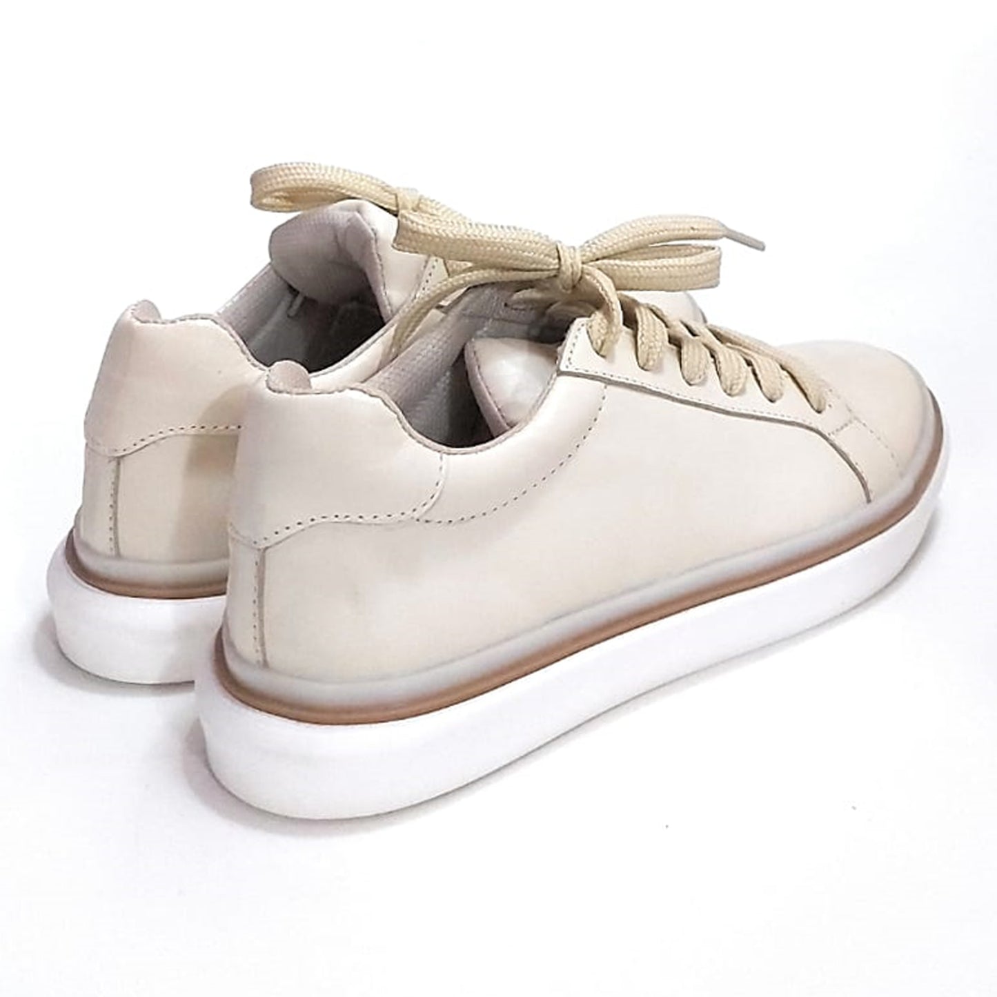 Baskets plates en cuir véritable blanc cassé pour femmes - Quica Maruja faites à la main