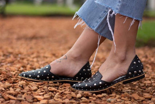 Chatitas Quica Arcadia Zapatos Cuero Crocco Negro Y Tachas