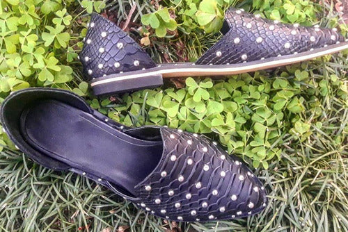 Chatitas Quica Arcadia Zapatos Cuero Crocco Negro Y Tachas