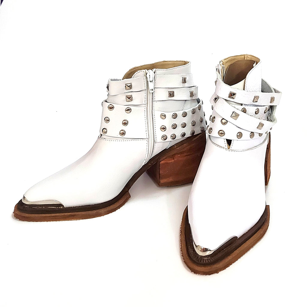 Charros Texanas Cortas Cuero Blanco Cinturón Tachas Quica Charata