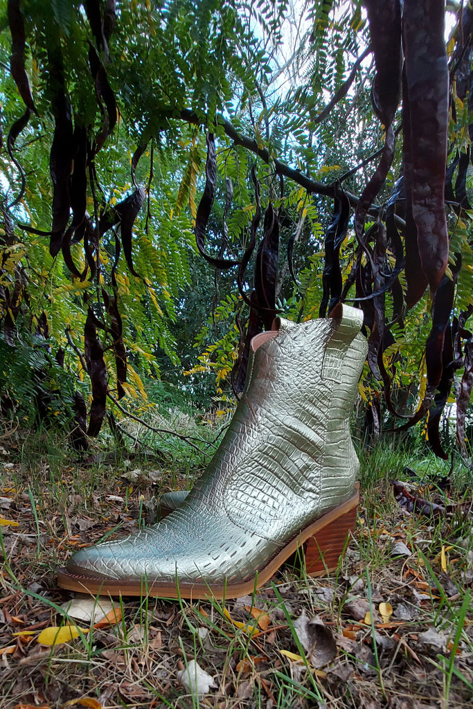 Texanas Entallada Cuero Crocco Metal Quica Quemu