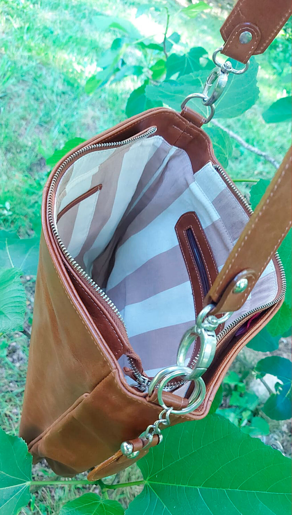 Cartera Amplia Macedo Cuero Vacuno Correa Desmontable