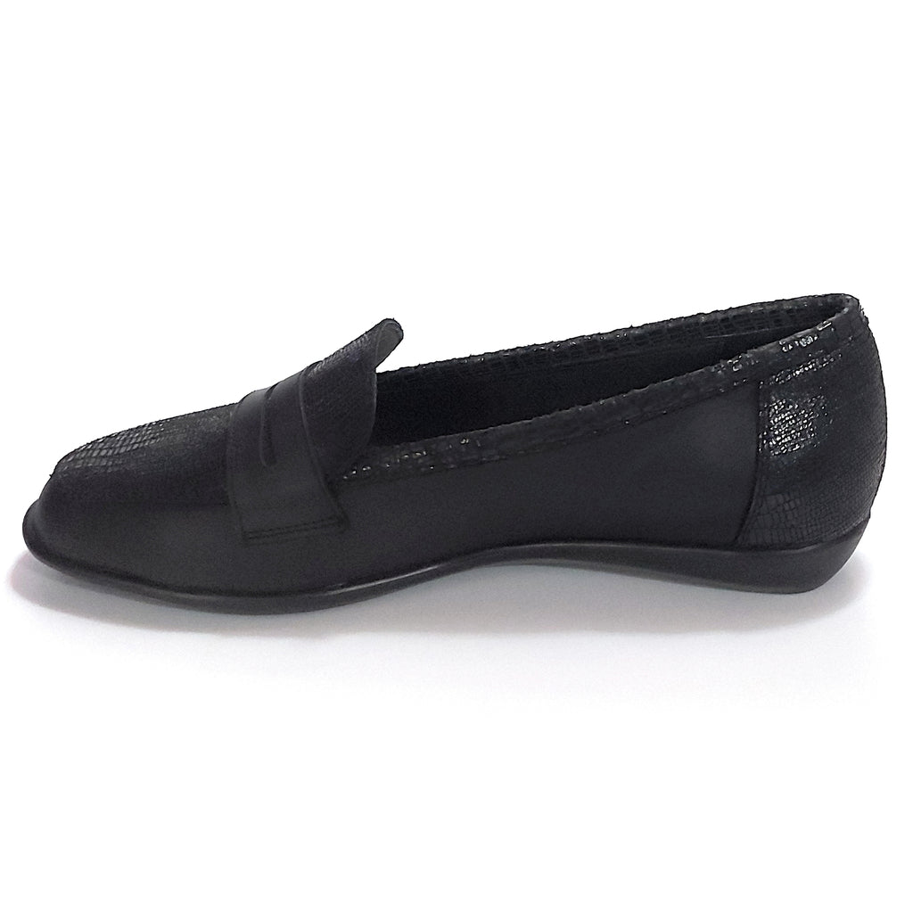 Women's Classic Leather Comfort Moccasins Quica Ullum