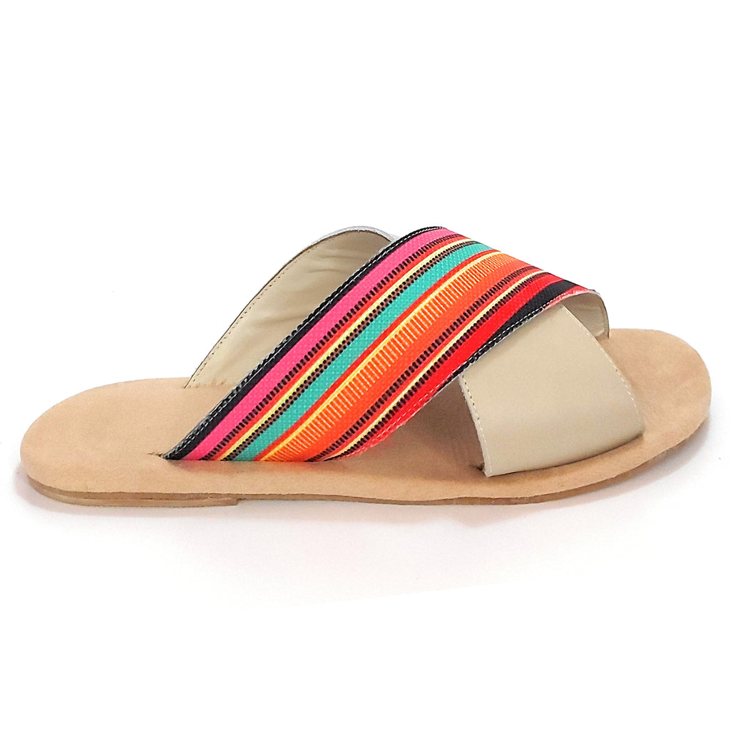 Sandalias Planas Cruzadas Cuero y Rafia Quica Charata