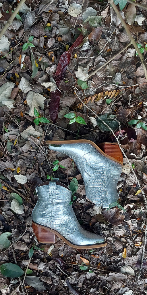 Texanas Entallada Cuero Crocco Metal Quica Quemu