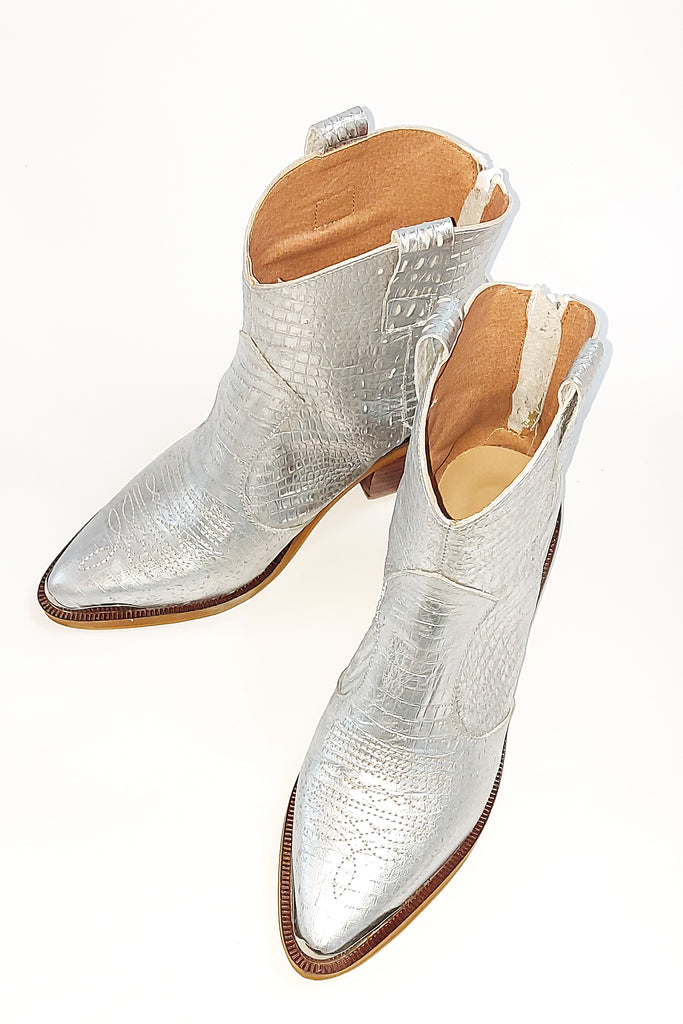 Texanas Entallada Cuero Crocco Metal Quica Quemu