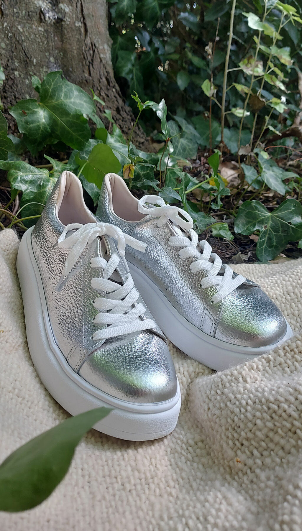 Sneakers Zapatillas Cuero Plata Urbana Quica Chapelco